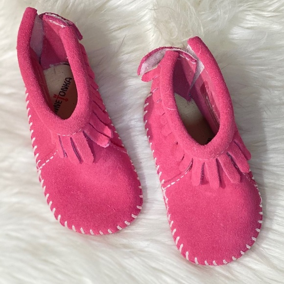 Minnetonka Other - Baby Minnetonka Pink Leather Moccasins